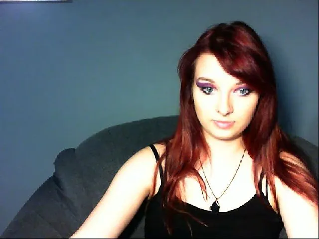 Live sex webcam photo for VirginLuna18 #260077477