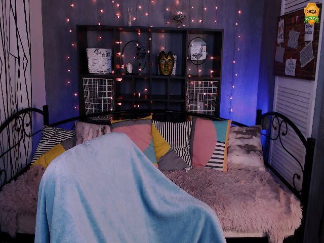 Live sex webcam photo for LynneDawson #257730621