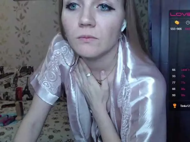 Live sex webcam photo for Alenushka888 #241275425