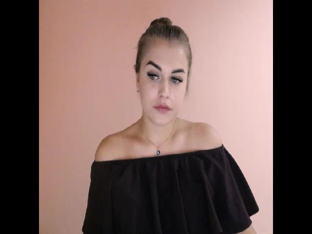 Live sex webcam photo for TaliaKristen #258802952