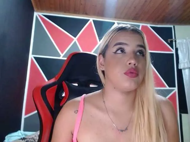 Live sex webcam photo for adri14-1 #257878146