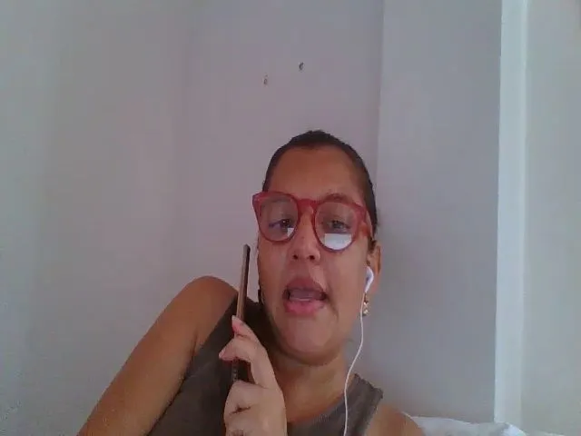 Live sex webcam photo for SweetLola01 #252867268