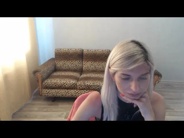 Live sex webcam photo for SexyBeatriice #253051562