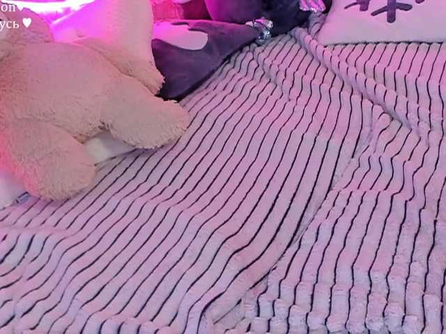 Live sex webcam photo for sweetbutty- #240940090