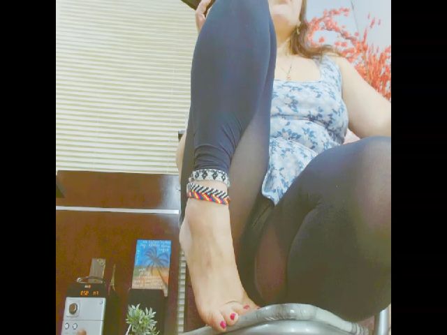 Live sex webcam photo for Salomesweet69 #287861502