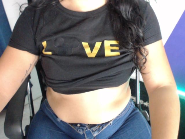 Live sex webcam photo for sophiie_fox #253960962