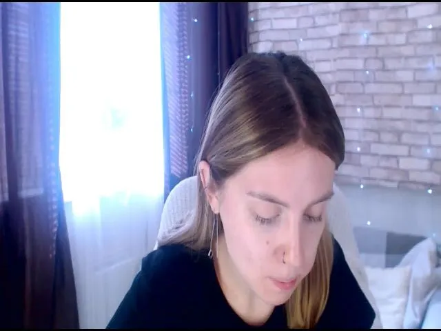 Live sex webcam photo for CumMeaRiver #256639783