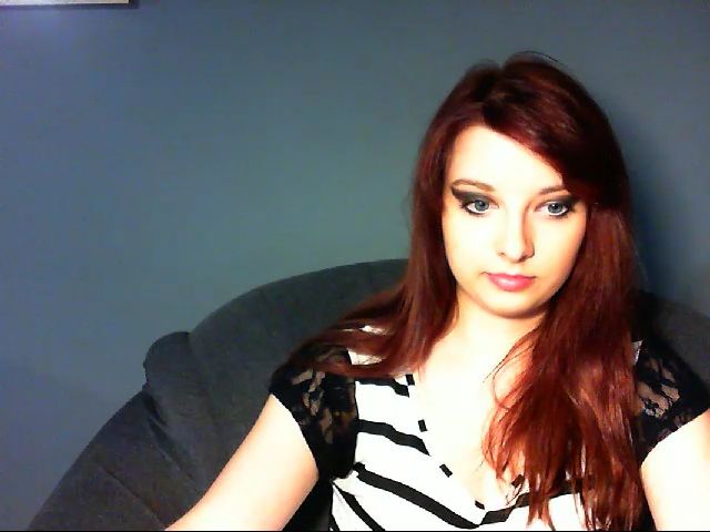 Live sex webcam photo for VirginLuna18 #256025417