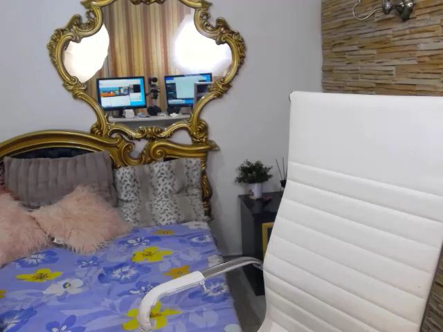 Live sex webcam photo for MissElisabeth #260940941