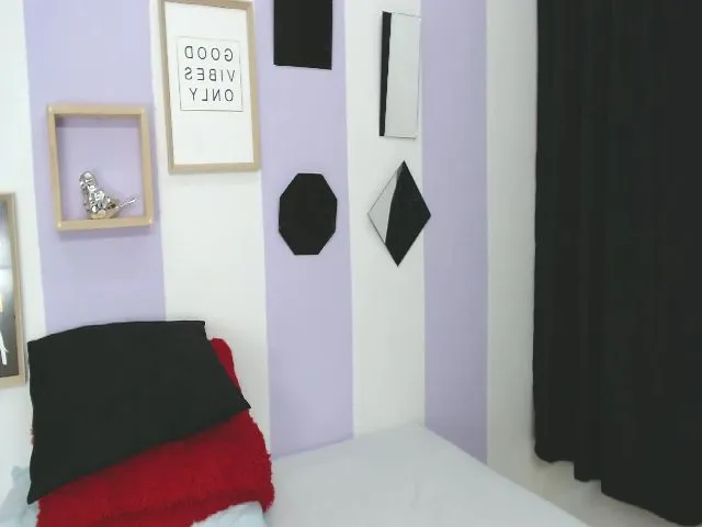 Live sex webcam photo for Teresasroom #256533625