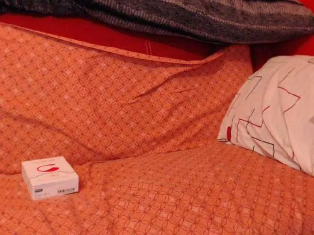 Live sex webcam photo for SkinnyMari #263822690