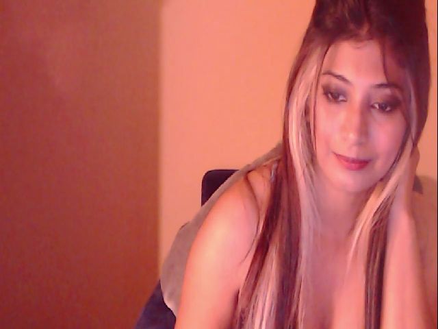 Live sex webcam photo for QUEEN_BELLA #254236051