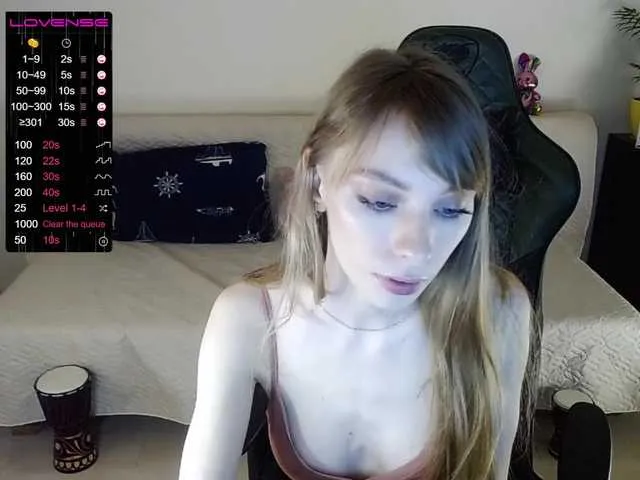 Live sex webcam photo for Emerald20 #241135355