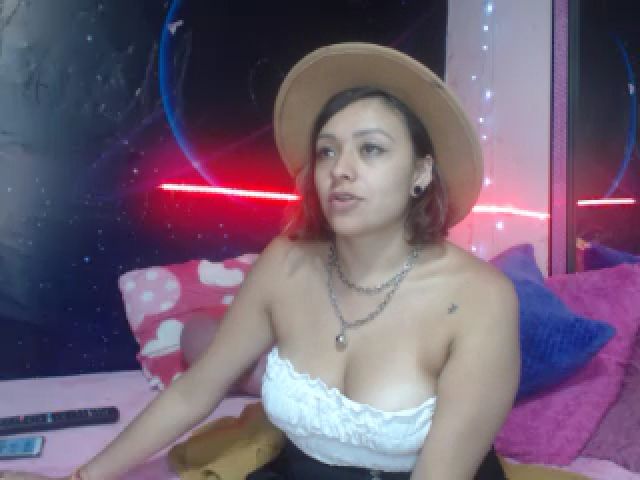 Live sex webcam photo for Emily_sweet2 #255761059