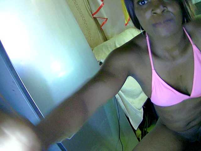 Live sex webcam photo for Swipepussy26 #241383230