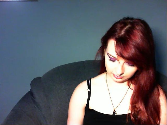 Live sex webcam photo for VirginLuna18 #260103120