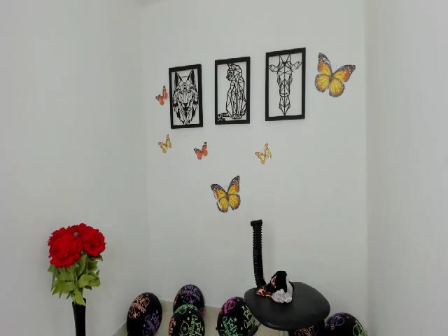 Live sex webcam photo for Juline_smithh #255107211