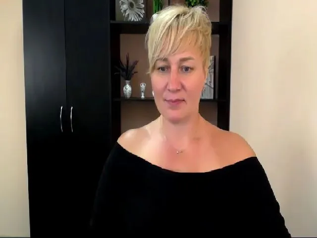 Live sex webcam photo for KailyMey #252858570