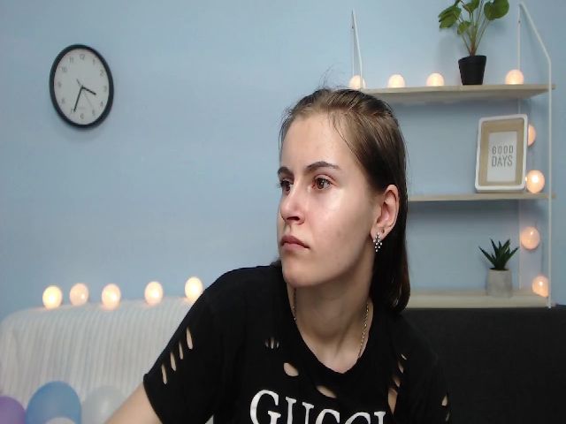 Live sex webcam photo for MollyTravis #255421698