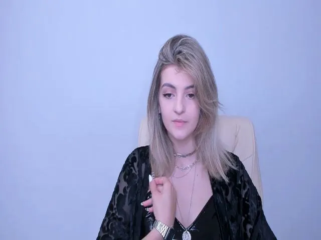 Live sex webcam photo for HelelGretta #253348150
