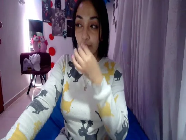 Live sex webcam photo for Sexy_lolas #261813204