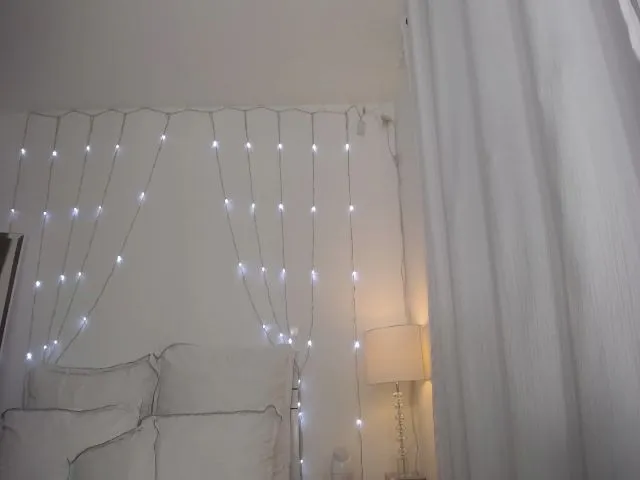 Live sex webcam photo for Marianviolet #255856593