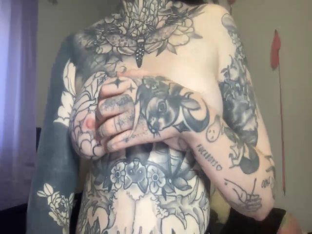 Live sex webcam photo for TATTOOBAMBI #261612325