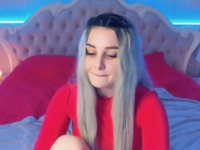 Live sex webcam photo for MillaDoll #242089091