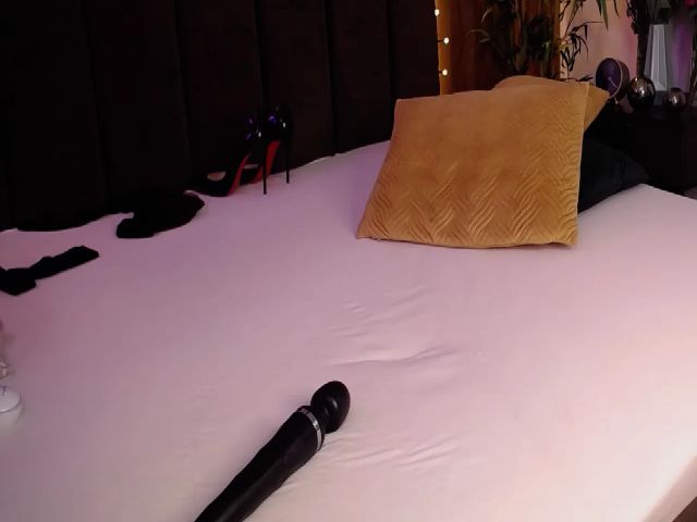 Live sex webcam photo for Wendiolson #260692107