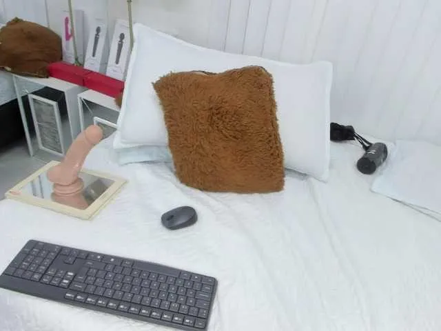 Live sex webcam photo for Merida- #256711493