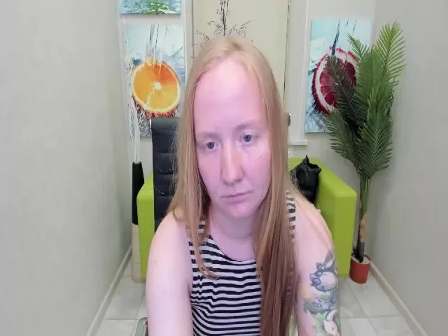 Live sex webcam photo for StunningKelly #252773057