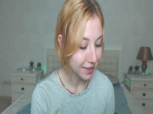 Live sex webcam photo for MollyDiamond1 #252620148