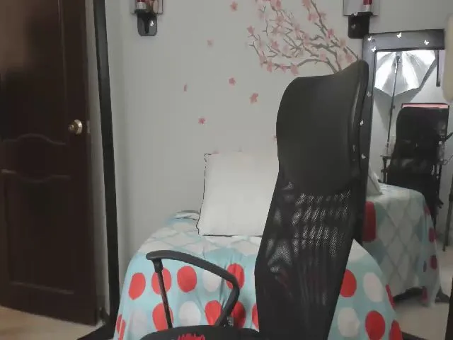 Live sex webcam photo for Angel_grey_ #264390327