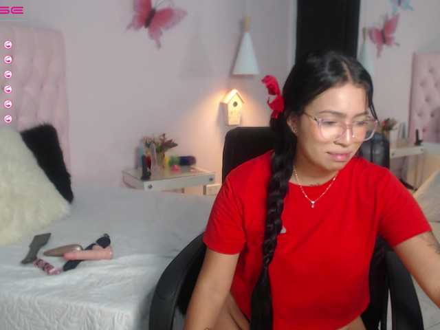 Live sex webcam photo for liannamillan #241246258