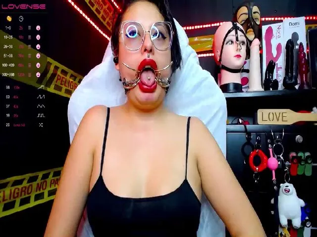 Live sex webcam photo for Rubi_slave #255599505