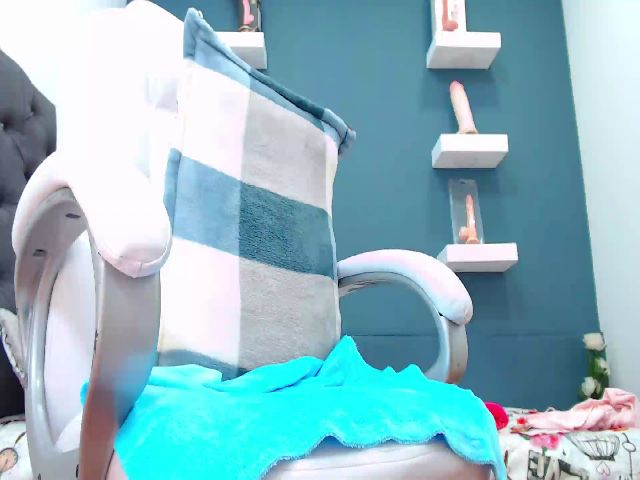 Live sex webcam photo for HANNAH_19 #256588145