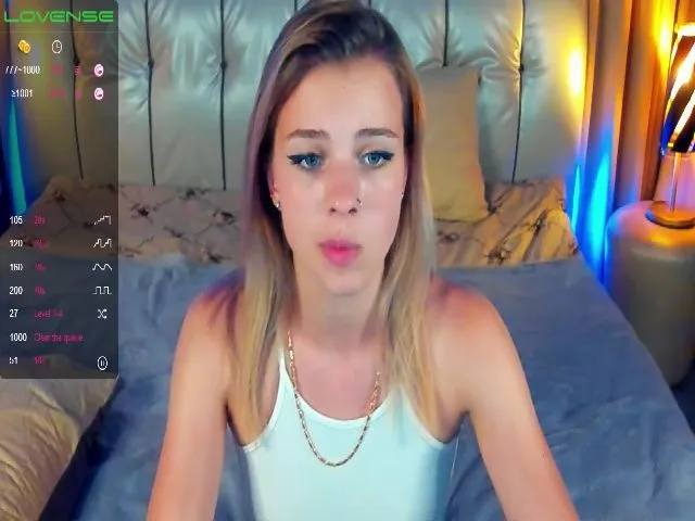 Live sex webcam photo for MariaCharming #264372381