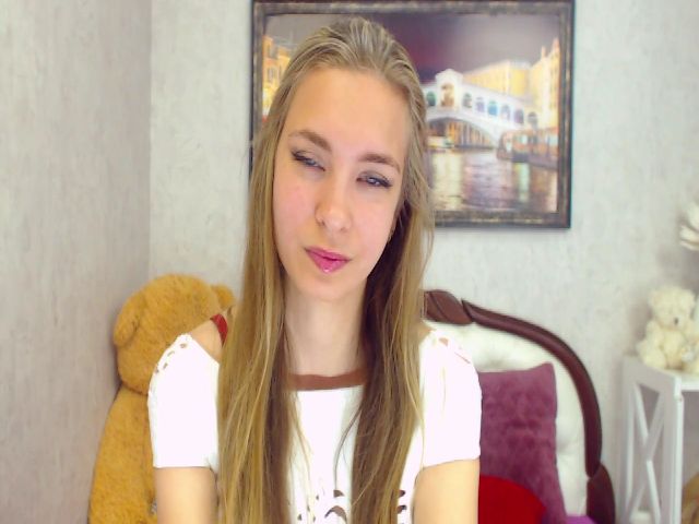 Live sex webcam photo for RossandaShy #256696055