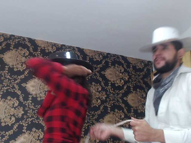 Live sex webcam photo for Kattynderic #242793908