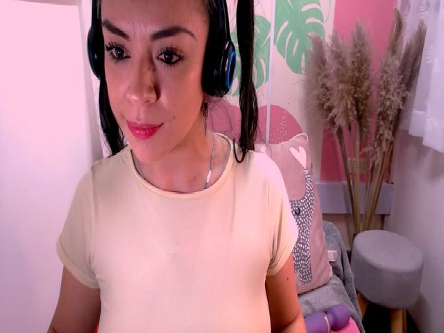 Live sex webcam photo for kittylatinxxx #258697156