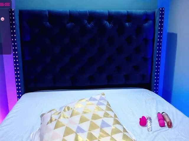 Live sex webcam photo for AnnieBellerou #241267436