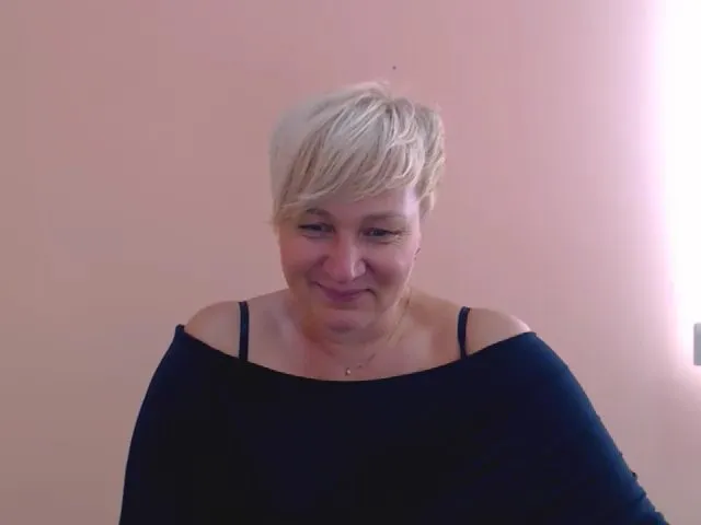 Live sex webcam photo for KailyMey #255099873