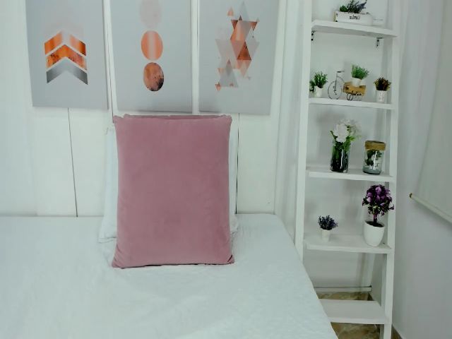 Live sex webcam photo for SOFI_LEONE #260356287