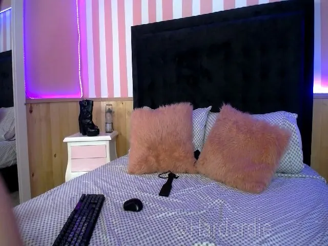 Live sex webcam photo for HardorDie #254484115