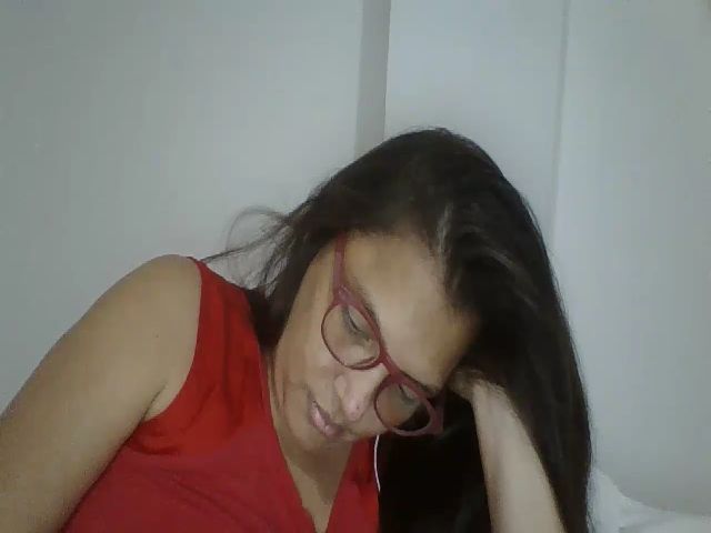 Live sex webcam photo for SweetLola01 #256665286