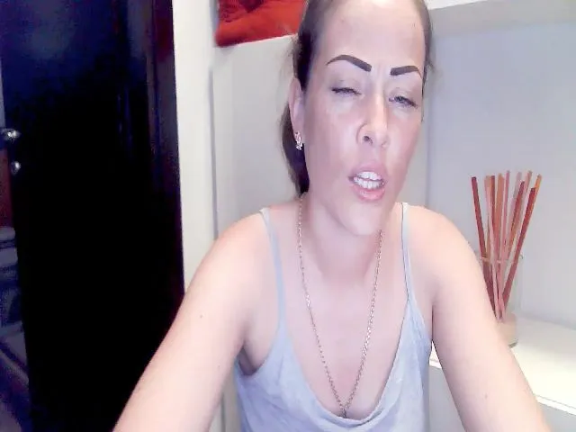 Live sex webcam photo for AngieBaby_77 #255359364