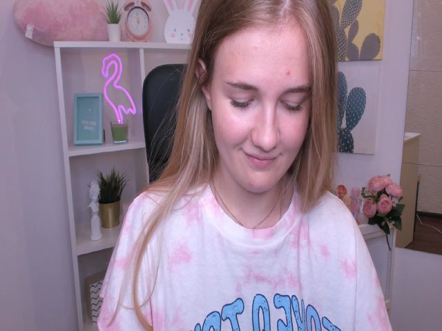 Live sex webcam photo for SweetMilkis #254815595