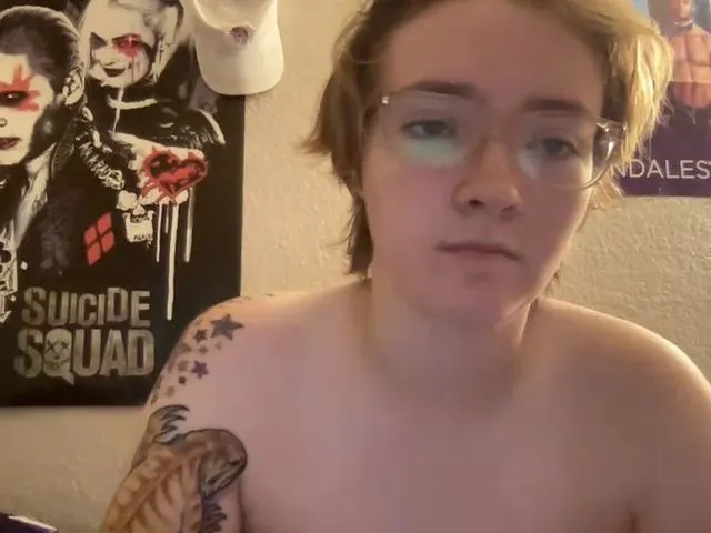 Live sex webcam photo for CandyBurger #258739393