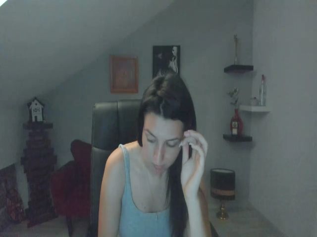 Live sex webcam photo for LizzieBrie #253744421