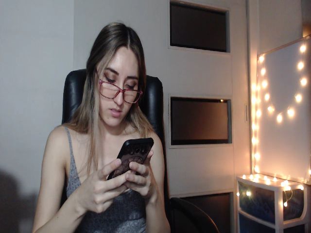 Live sex webcam photo for Ninimoon #263048011